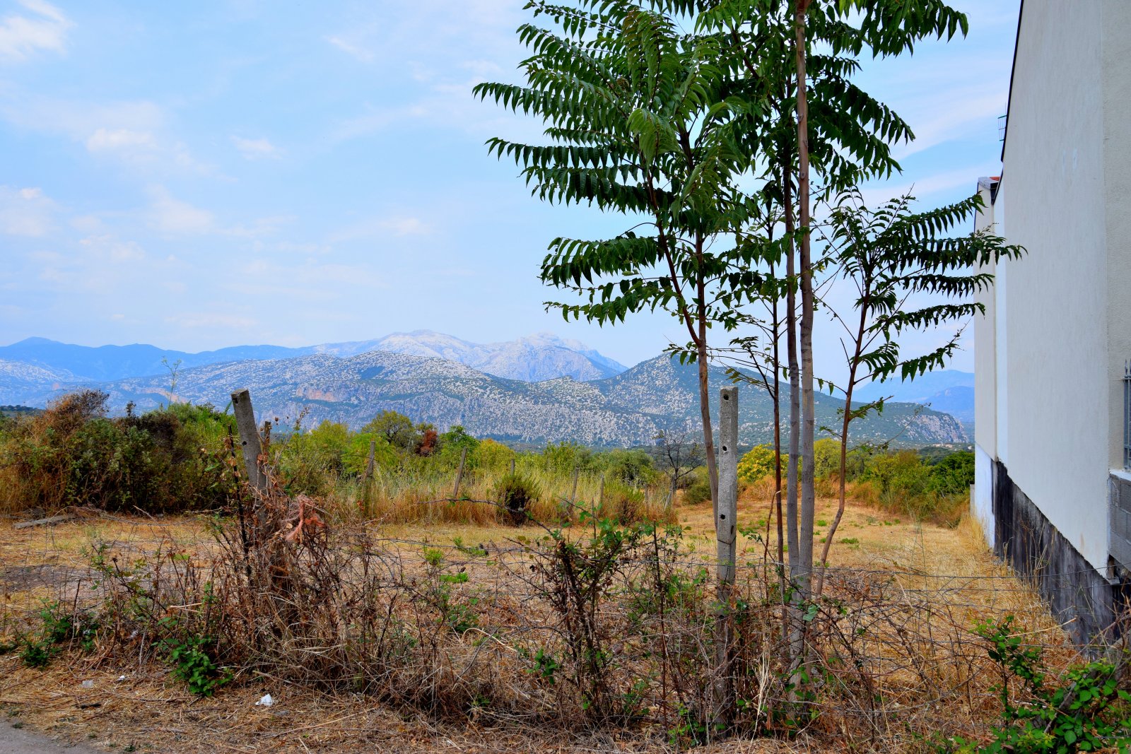 Bauen mit Fernsicht auf die Berge in Dorgali