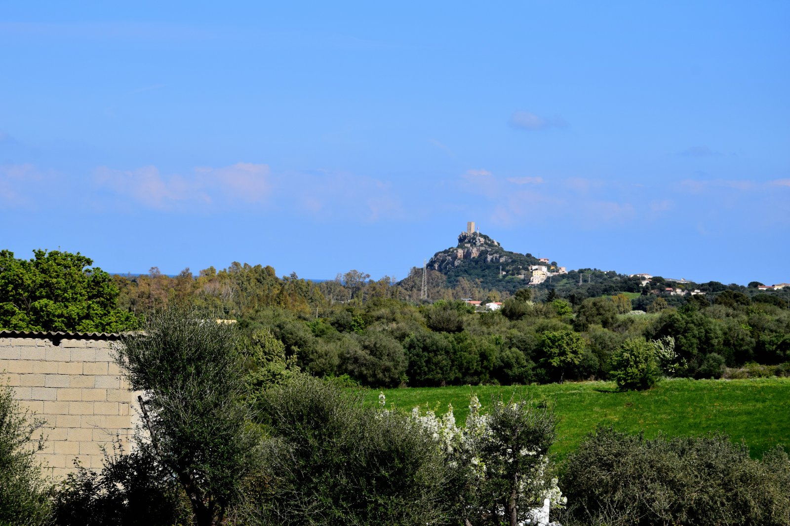 Ausblick auf die Ruine des Castello della Fava Ausblick auf die Ruine des Castello della Fava